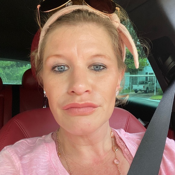 Meet your Posher, Tiffany - Picture 1 of 1